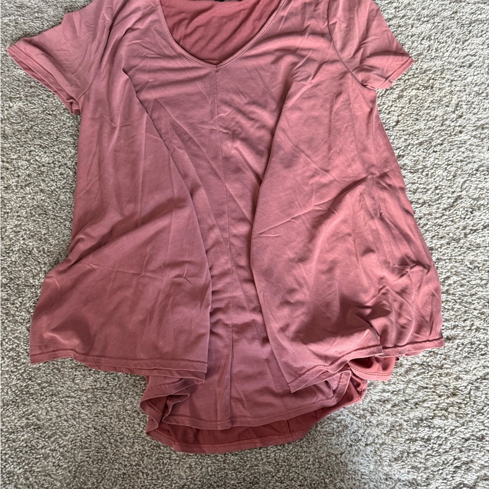 Green Envelope Dusty Rose Flowy Short Sleeve Top